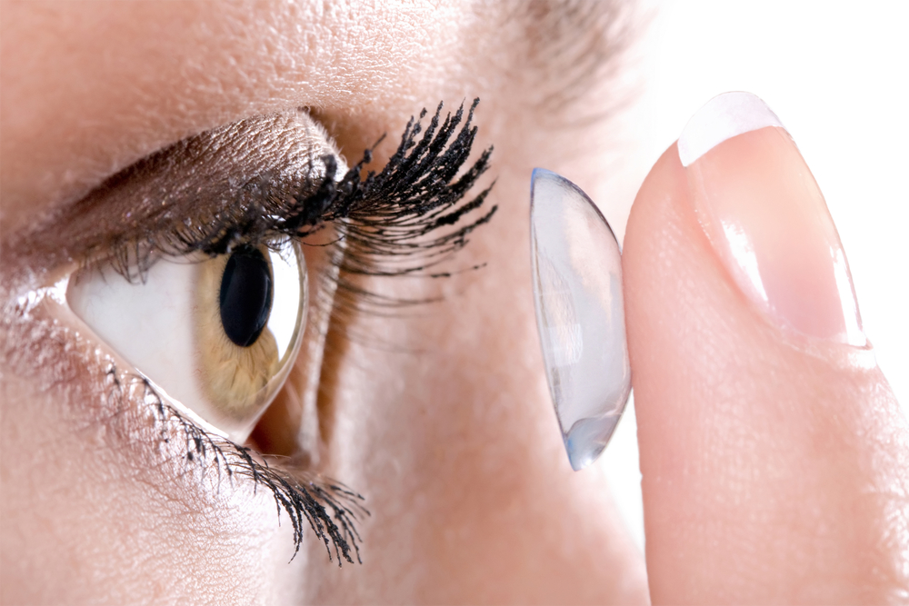 Yuk, Latihan Memakai Softlens!